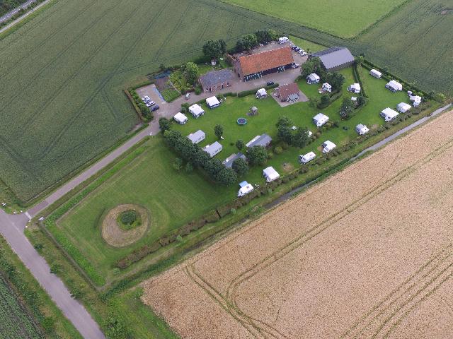 Luchtfoto van de Camping-boerderij